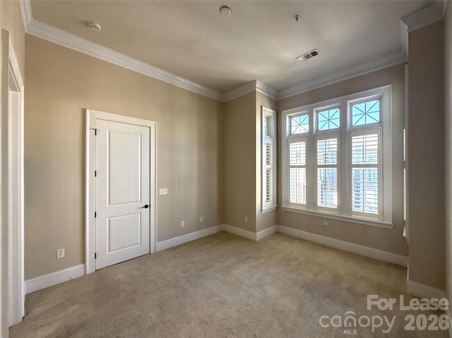 Building Photo - 2810 Selwyn Ave