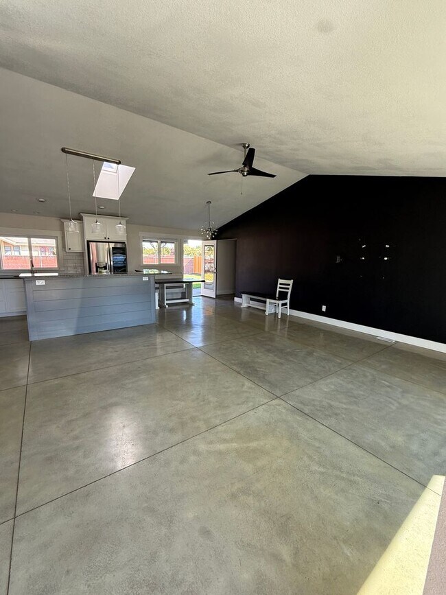 Building Photo - 3100 W Sheryl St