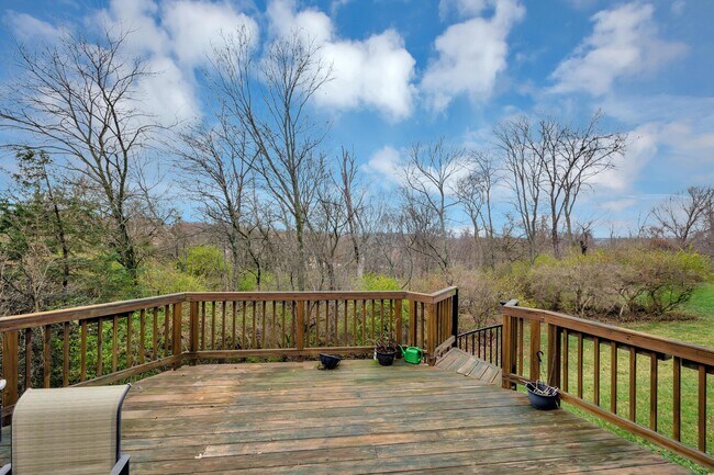 Building Photo - 1658 Grandview Dr