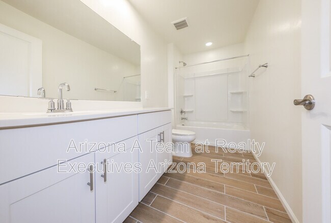 Building Photo - 7867 S Walnutview Dr