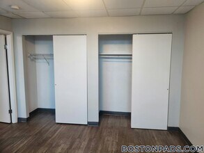 Building Photo - 507 Main St