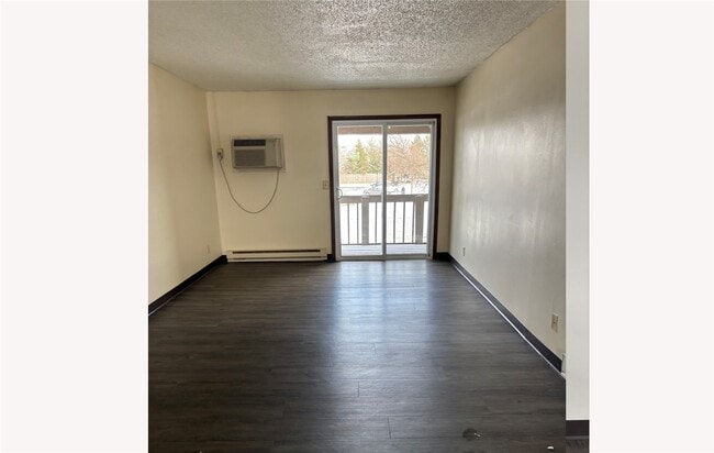 Primary Photo - 631 W Sycamore St