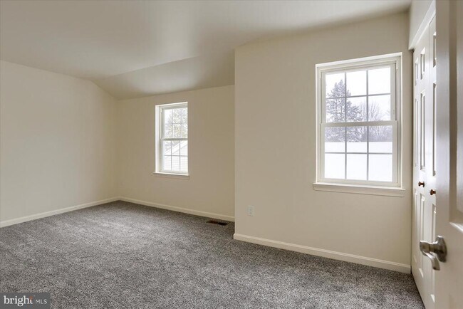 Building Photo - 1204 Cambridge Ct