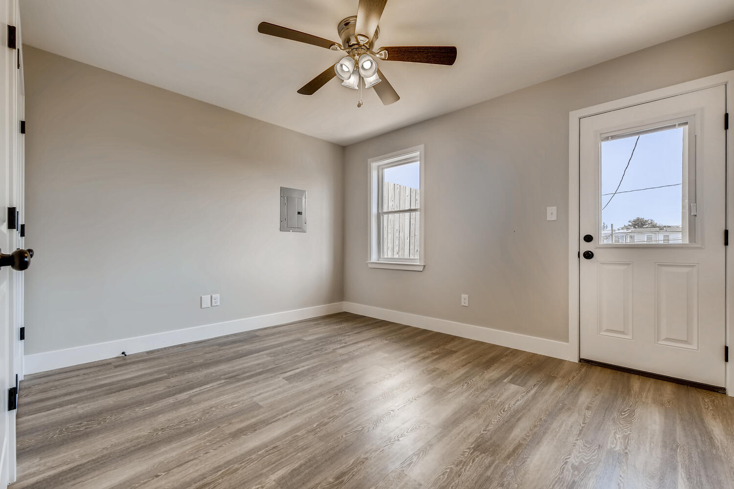 Building Photo - 3449 Chestnut Ave