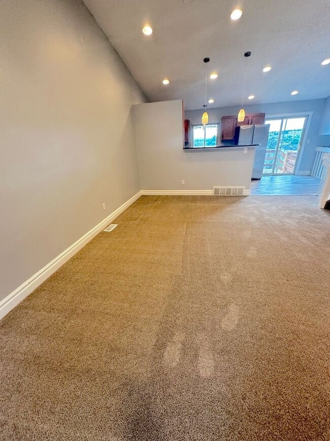 Building Photo - Beautiful Home on Amethyst for Rent