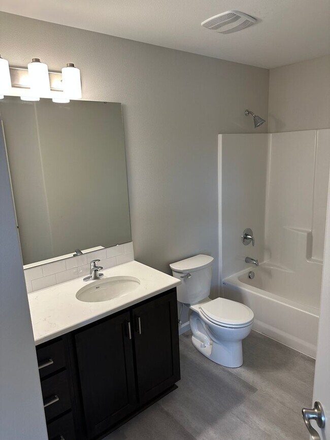 Building Photo - Brand New 3 Bed / 3 Bath Duplex! First Mon...