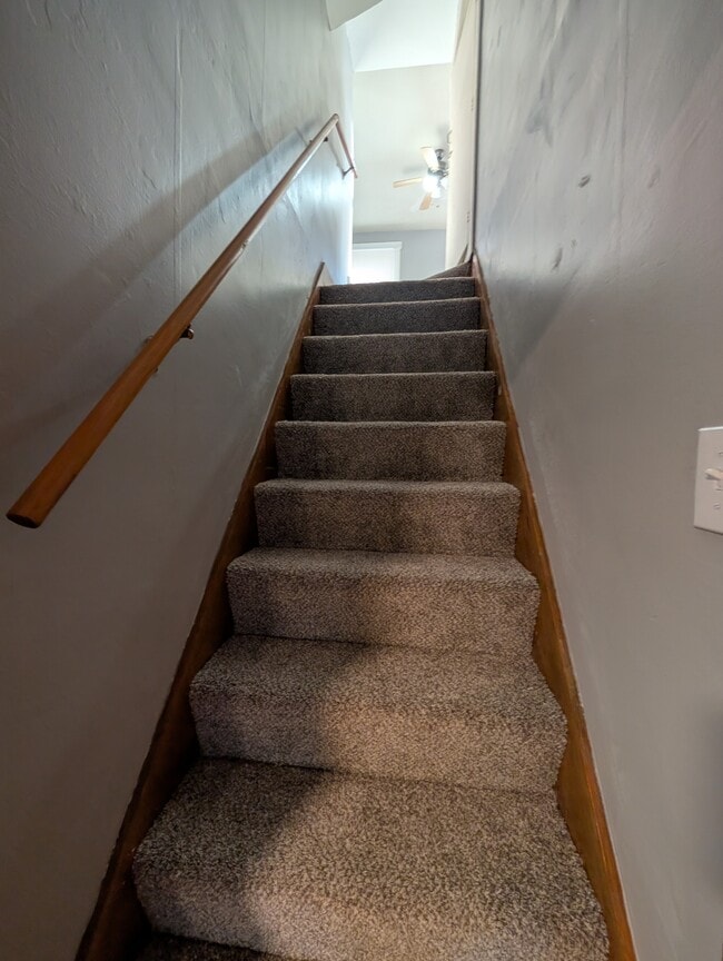 Building Photo - 2215 SW Hazelton Ct