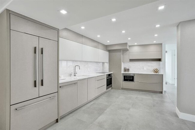 Building Photo - 209 N Fort Lauderdale Beach Blvd