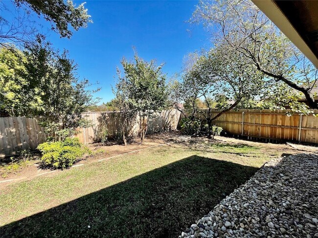 Building Photo - 822 Rambling Ct