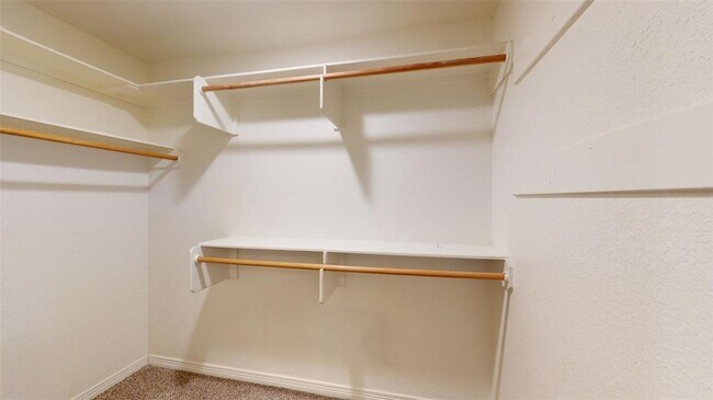 Building Photo - 914 Fairview Ave