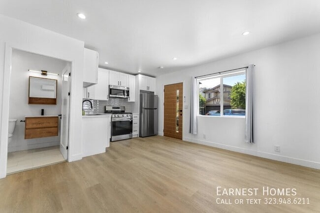 Building Photo - 19433 Valerio St
