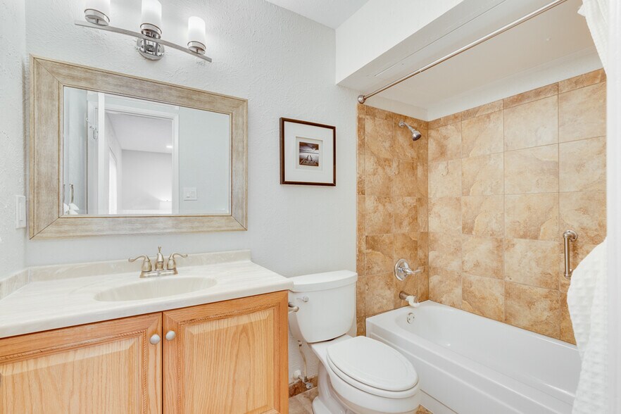 Building Photo - 3805 Longmeadow Way