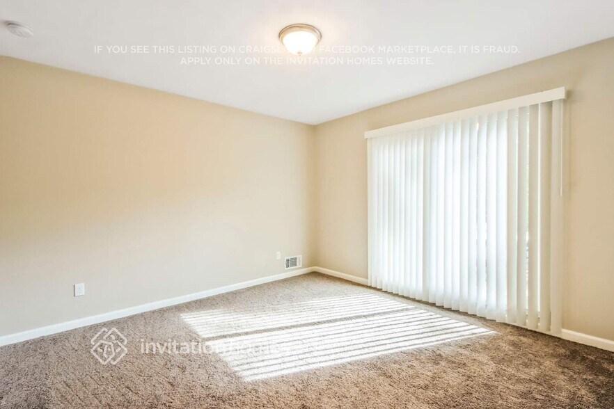 Building Photo - 677 Royal Abbey Dr