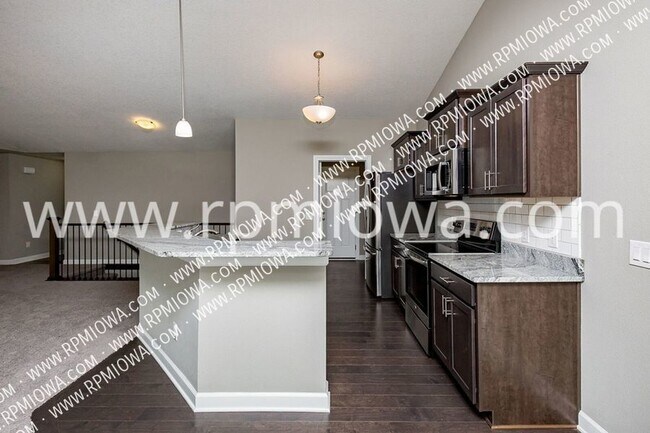 Building Photo - 4721 NE Oak Dr