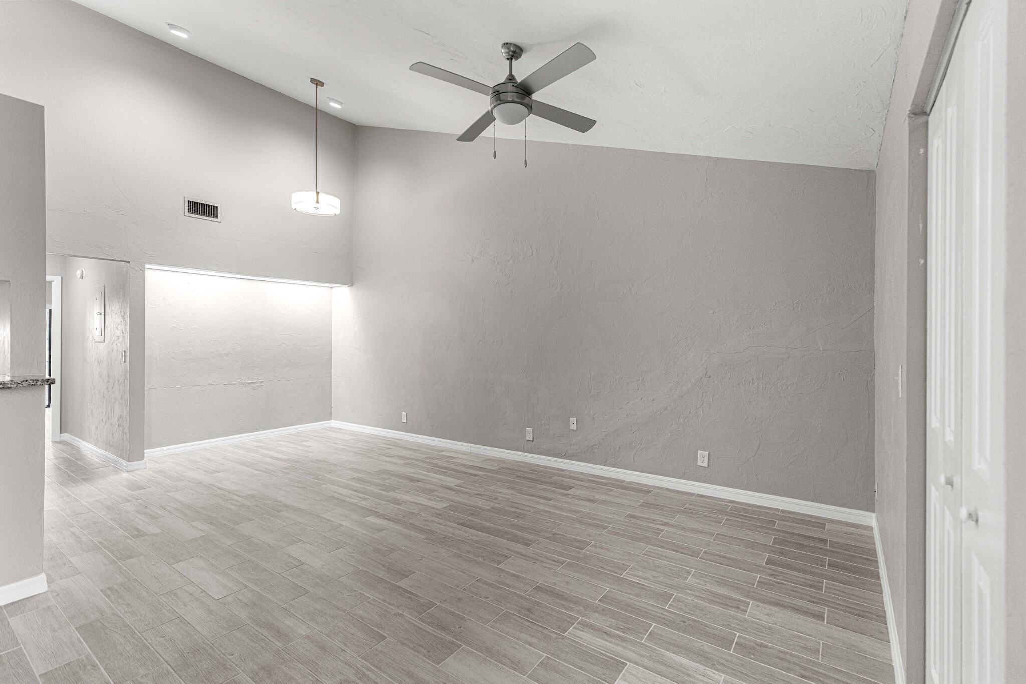 Building Photo - 4151 SE 22nd Ave