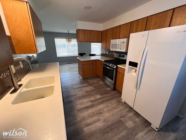 Building Photo - Spacious 3 Bed / 2 Bath Home in West Valle...