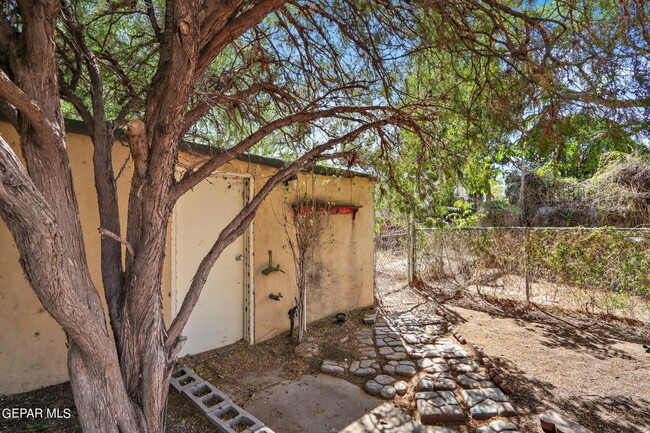 Building Photo - 2709 N Florence St