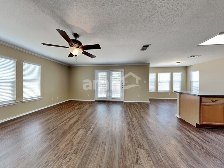 Building Photo - 360 Thicket Ln