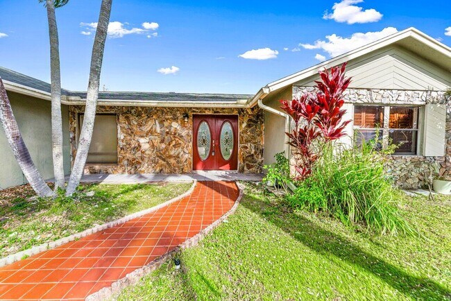 Building Photo - 110 W Rubber Tree Dr