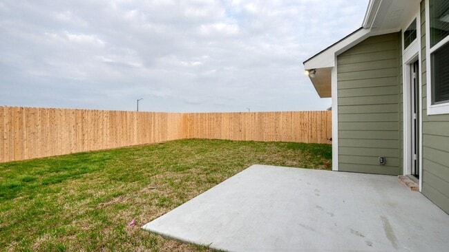 Building Photo - Spacious Single-Family Home Available Now!