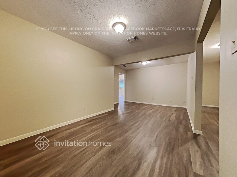 Building Photo - 2239 Middle Creek Dr