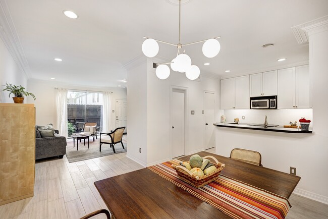 Primary Photo - 1201 McDuffie St