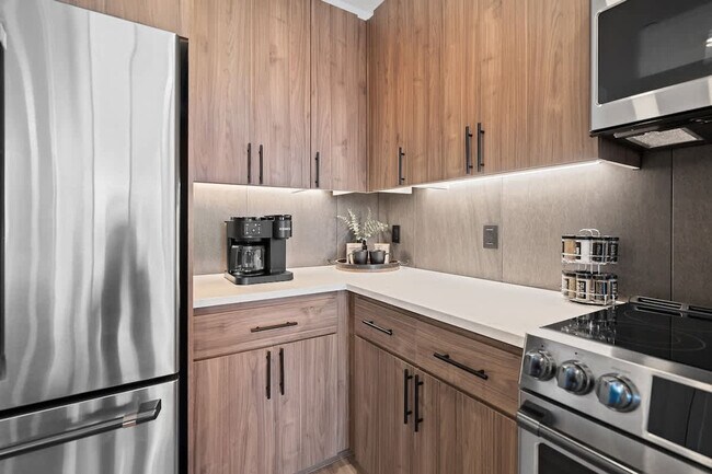 Building Photo - 15825 N 71st St