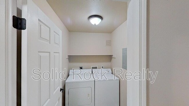 Building Photo - 3645 Strawberry Field Grove