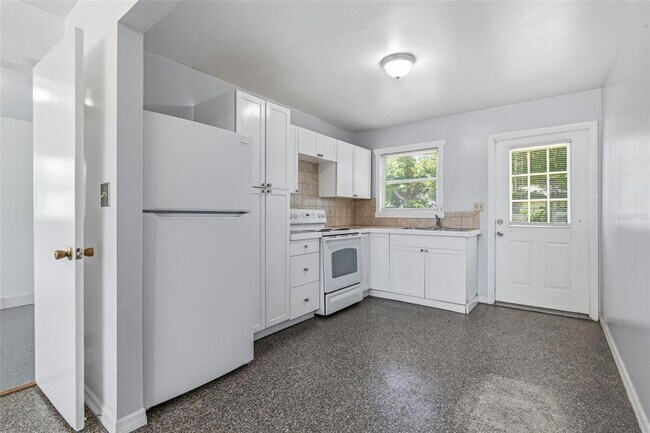 Building Photo - 6802 Larmon St