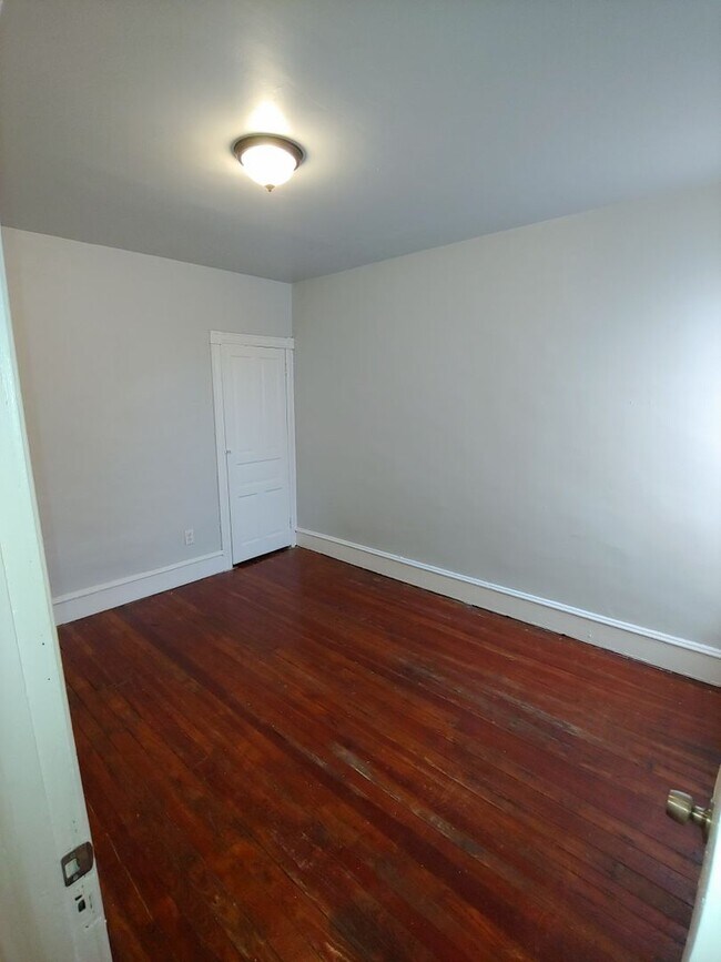Building Photo - 3 Bedroom Home off of 60th & Cobbs Creek P...