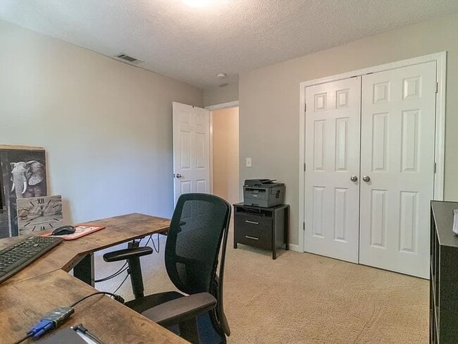 Building Photo - Beautiful 3BR TownHome