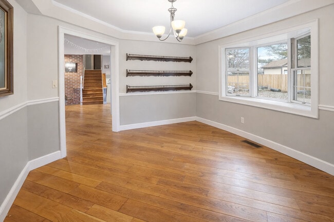 Building Photo - 1414 W Northeast Shore Dr