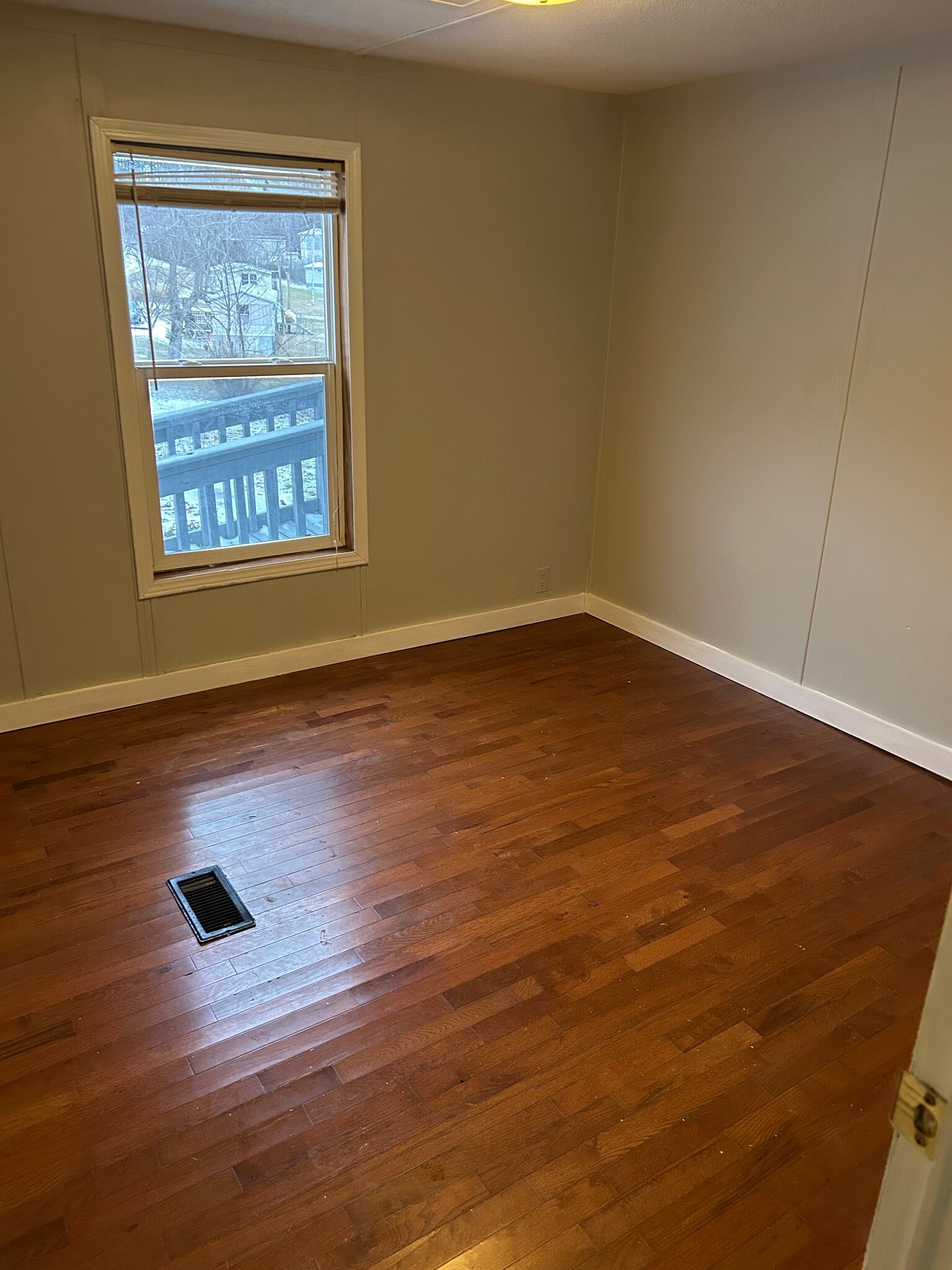 Bedroom 3 - 503 Vanzant Rd