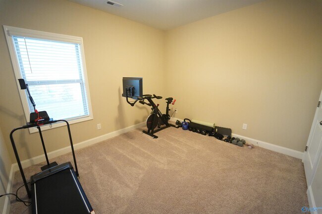 Building Photo - 204 Joan Cir