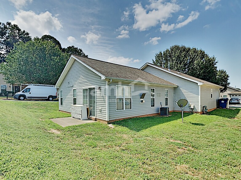 Building Photo - 106 Charlotte Ct