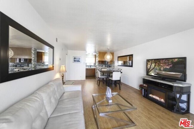 Primary Photo - 630 N Grand Ave