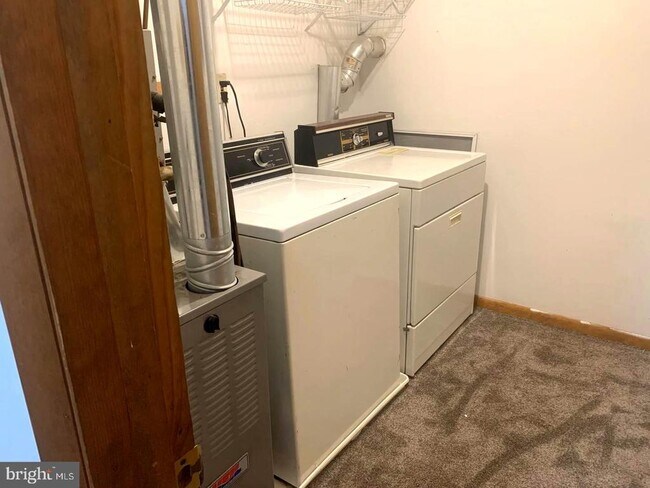 Building Photo - 31 Logan Ave