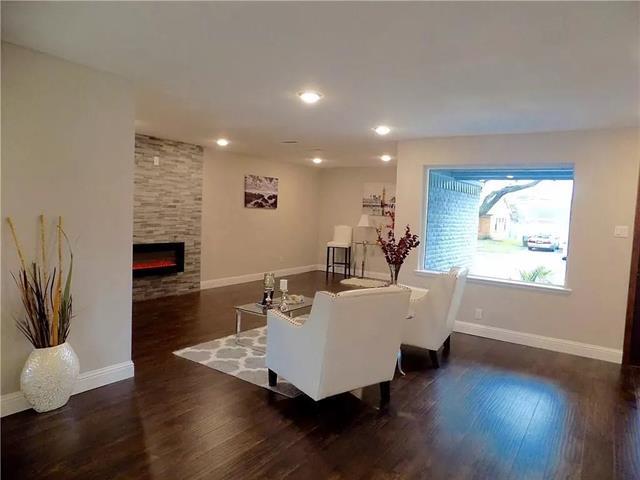 Building Photo - 406 Dover Dr