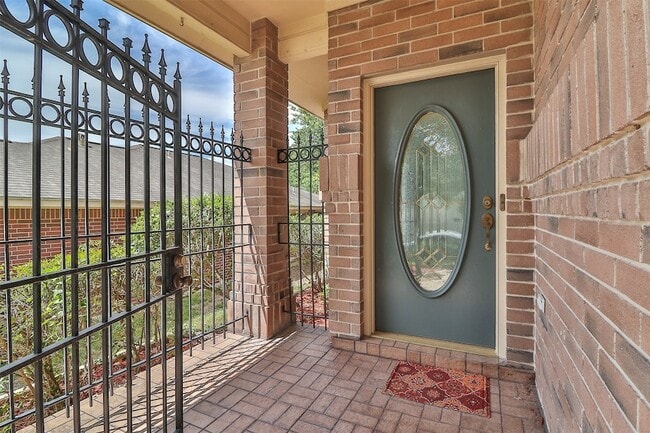 Building Photo - 10910 Scenic Dr