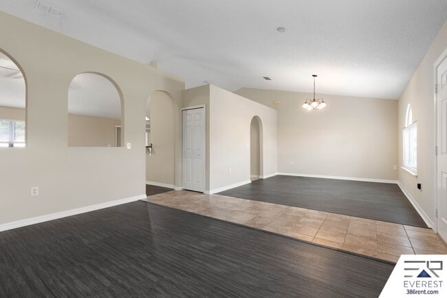 Building Photo - 13 Ryberry Dr