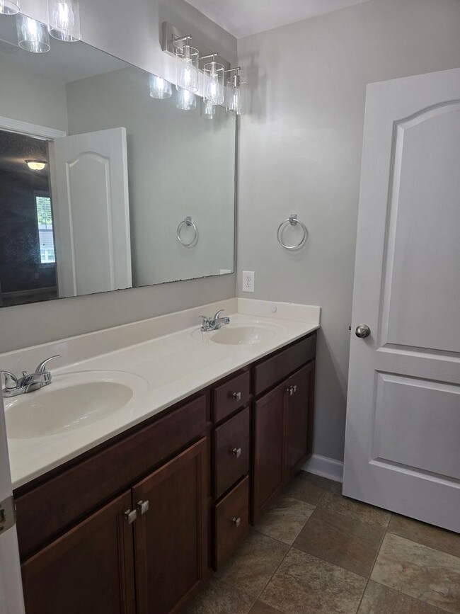 Building Photo - NEW LISTING- 4 bd/ 2.5 ba located MINUTES from Fort Bragg! Quiet Neighborhood!