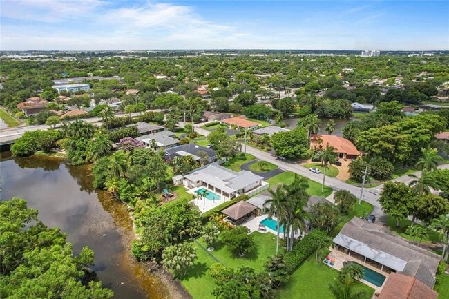 Building Photo - 1120 E Tropical Way