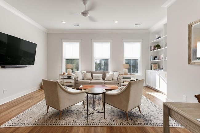 Building Photo - 1515 Martel St