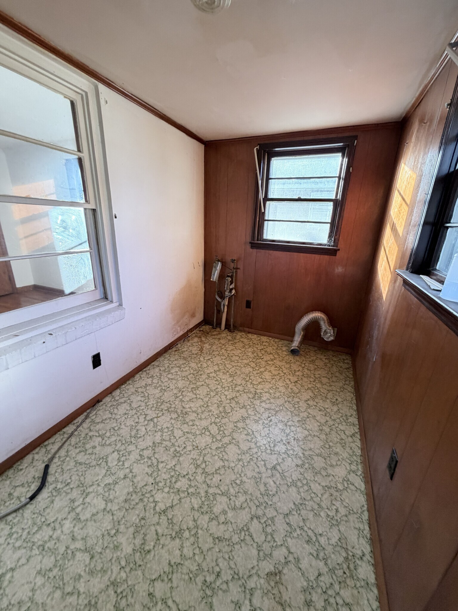 Building Photo - 1215 E 35th Street Pl