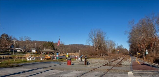 Building Photo - 33 Holmes Rd