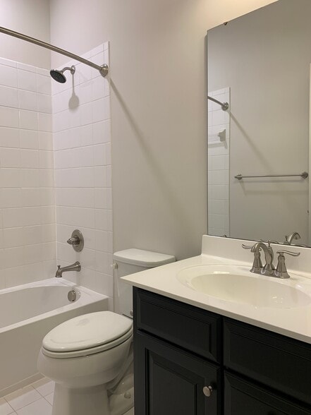 Building Photo - 771 Ravenwood Dr