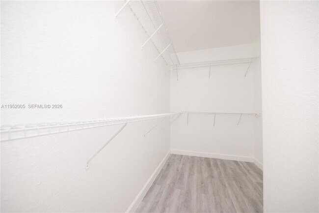 Building Photo - 2532 SE 15th Ct