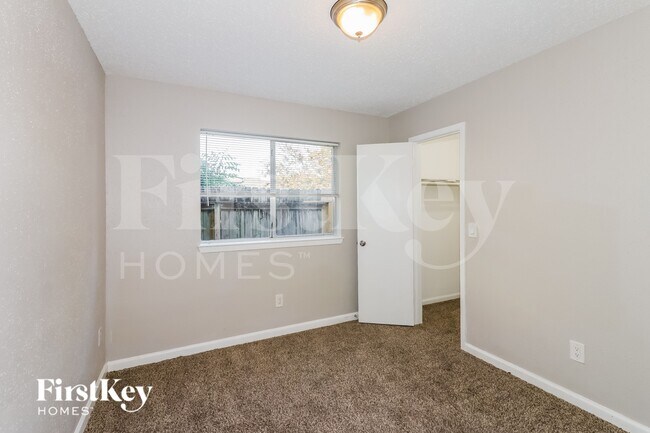 Building Photo - 18115 Brooknoll Dr
