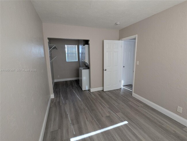 Building Photo - 2300 Douglas St