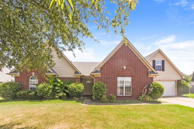 Building Photo - 6336 Sandbourne E